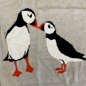 Very cute cotton blend sweater pale gray with puffins.